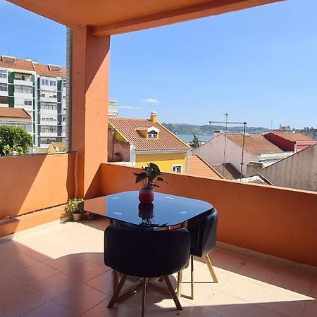 Apartamento Relax In Lisbon For 4 People With Terrace And Parking Exterior foto